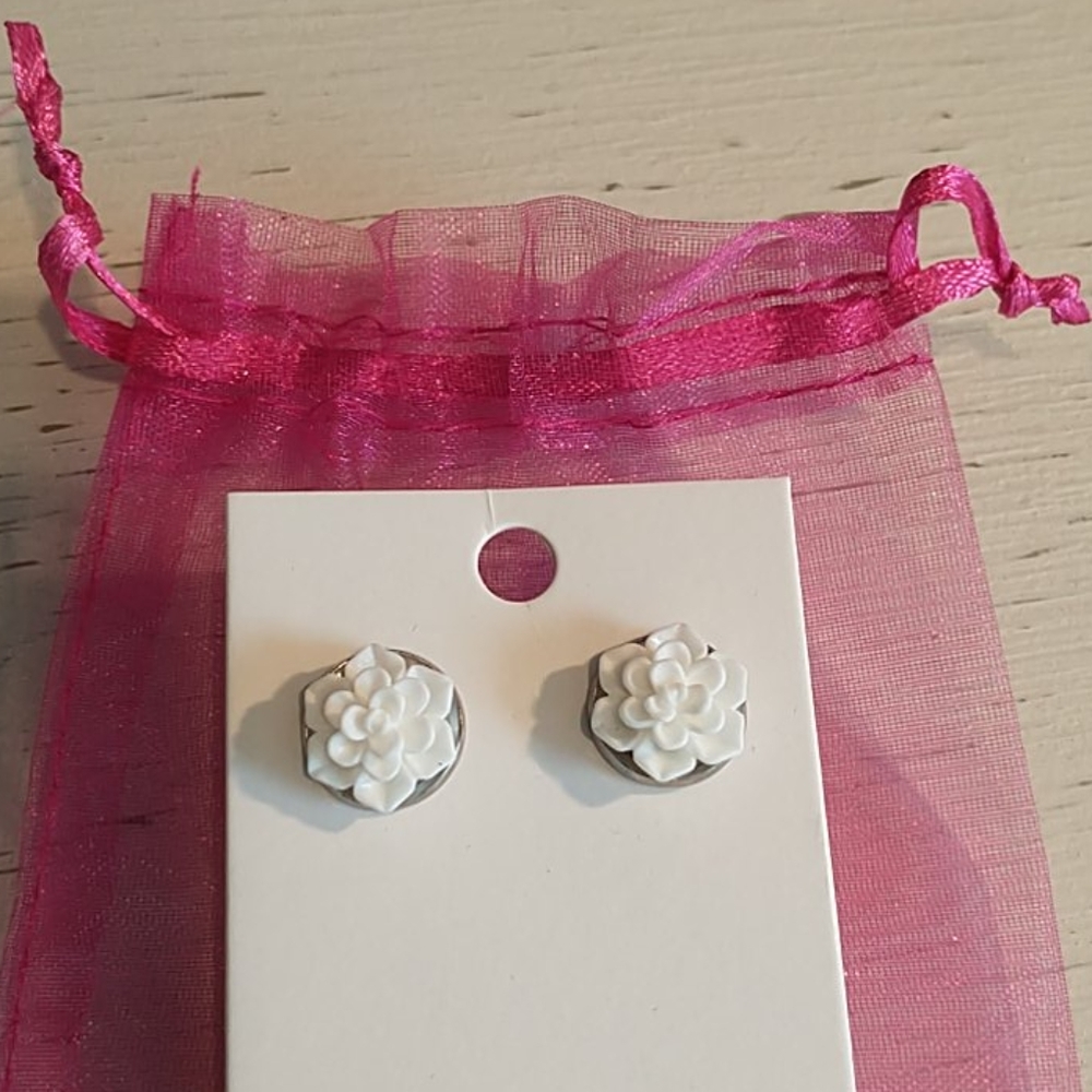 White flower earrings